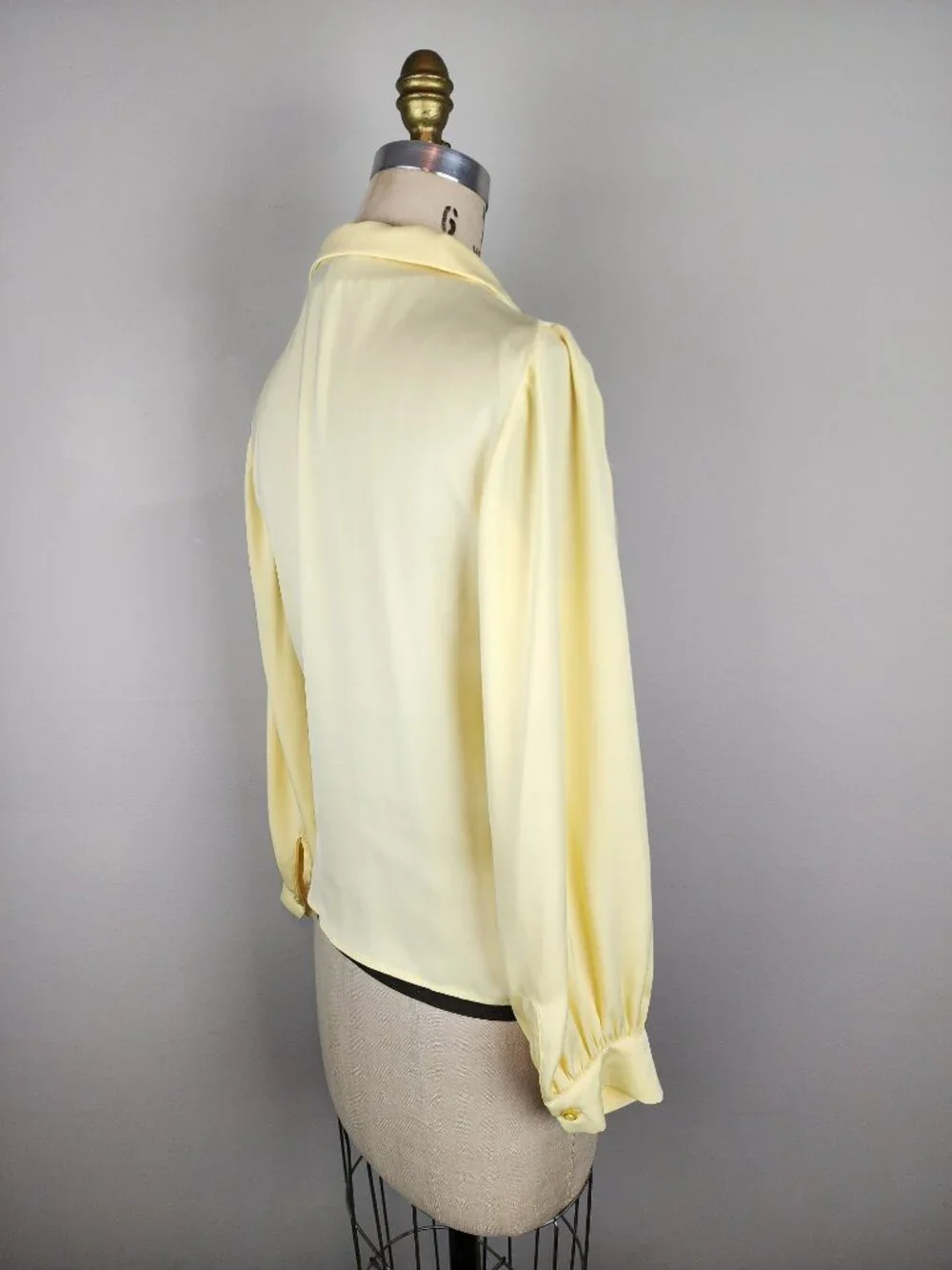 Banana Republic Butter Yellow Long Sleeve Wrap Blouse Side Tie Bow Ladies Medium